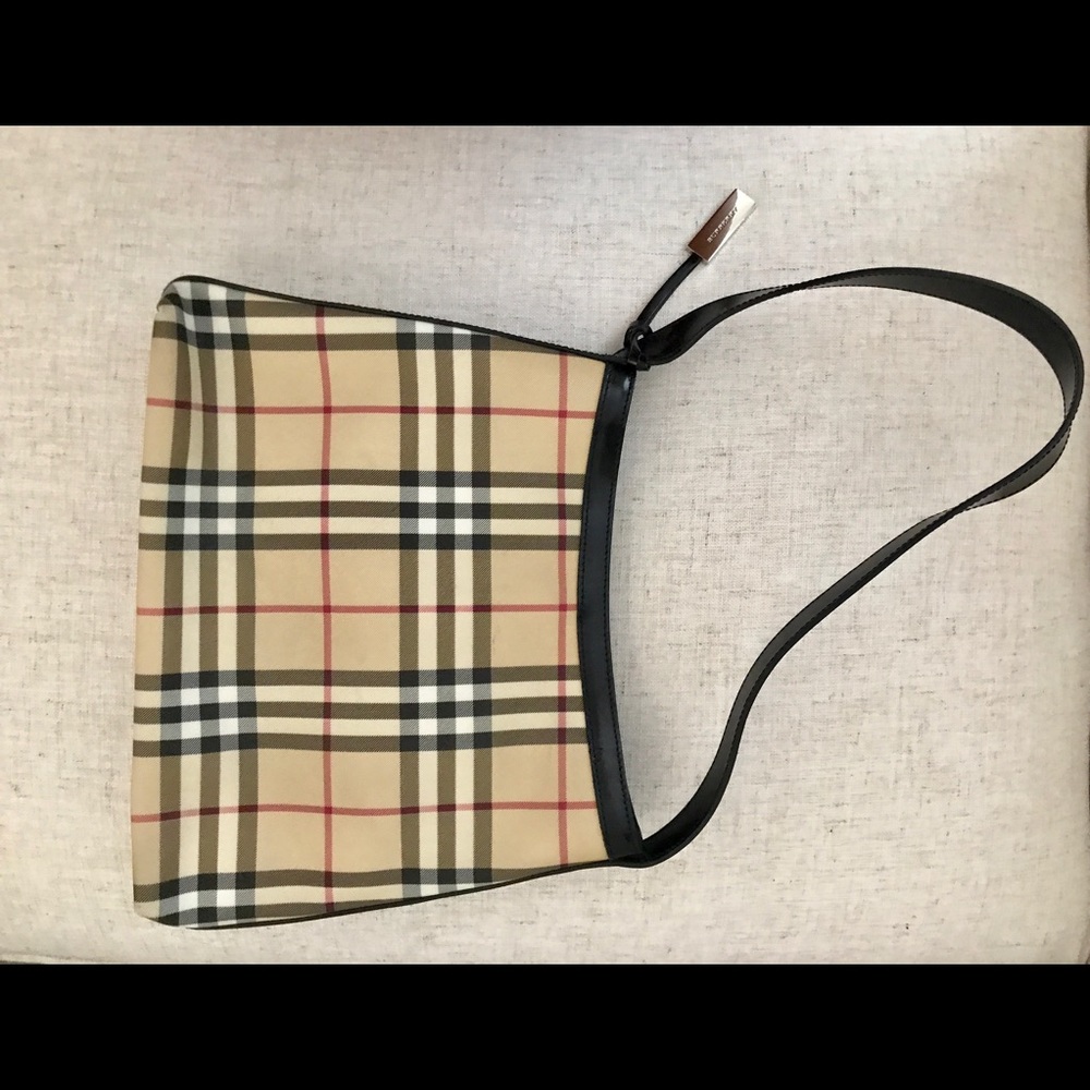 Burberry shoulder tote.